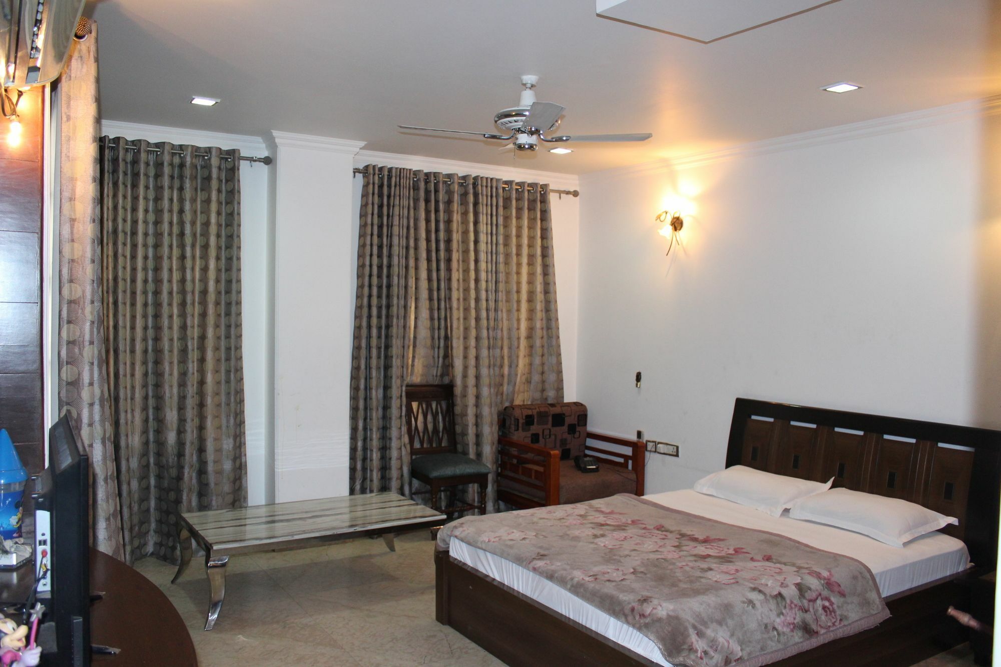 Hotel Livia Residency ニューデリー エクステリア 写真